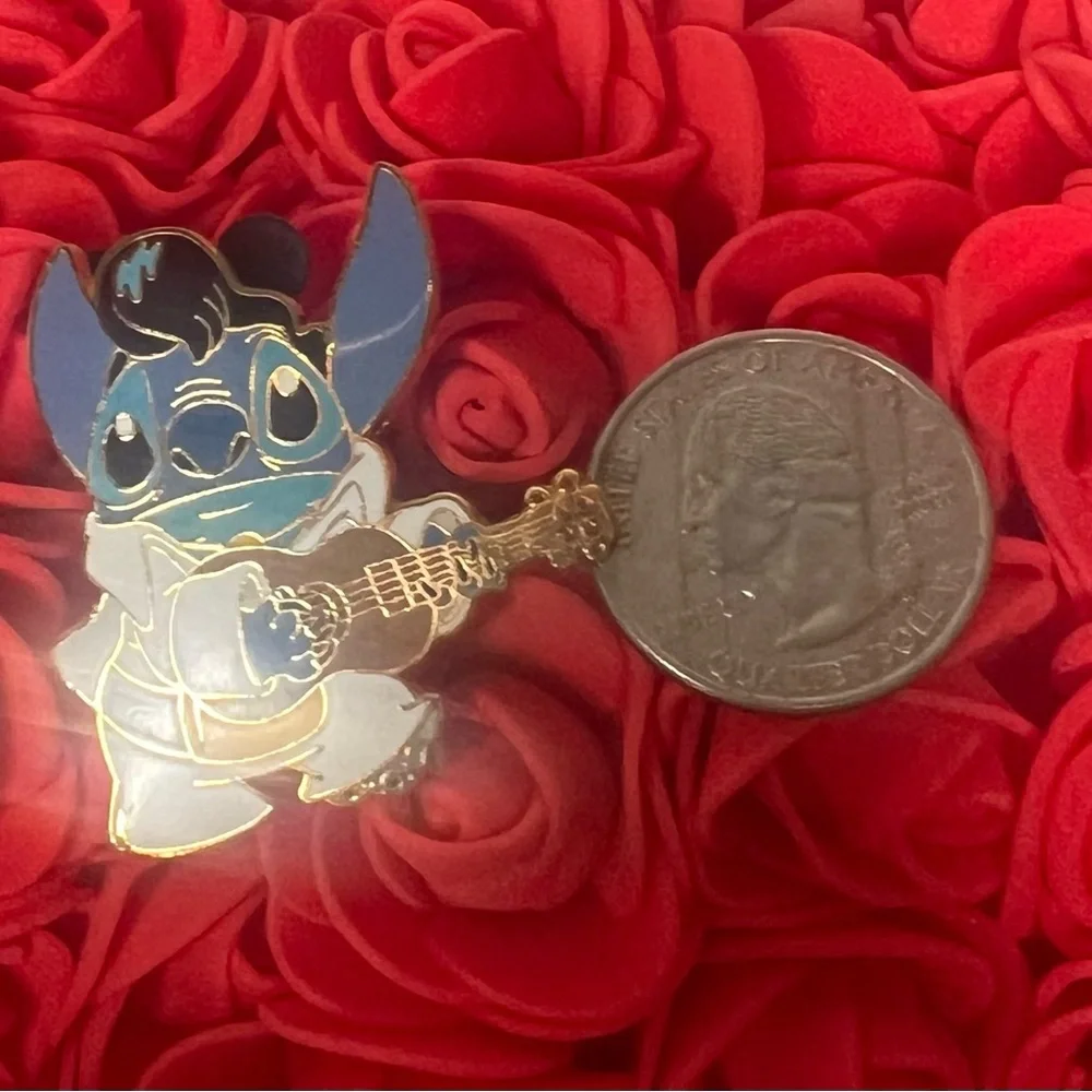 Blue and White Cartoon Character Brooch - Picture 3 of 3